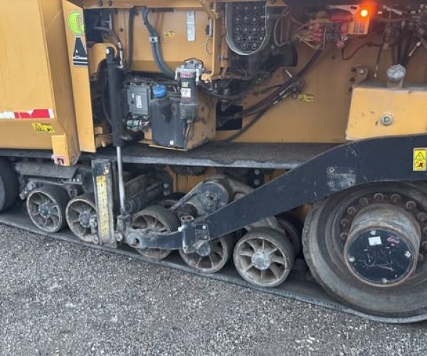 2015 CATERPILLAR AP1055F TRACK ASPHALT PAVER 031