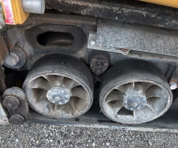 2015 CATERPILLAR AP1055F TRACK ASPHALT PAVER 033