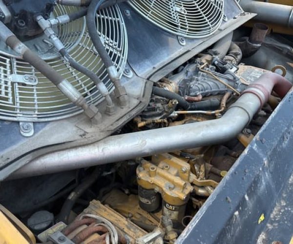 2015 CATERPILLAR AP1055F TRACK ASPHALT PAVER 034