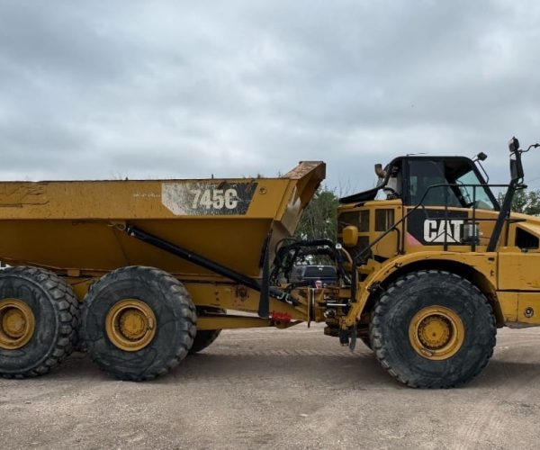 2015 CATERPILLAR ARTICULATED TRUCK 745C 001