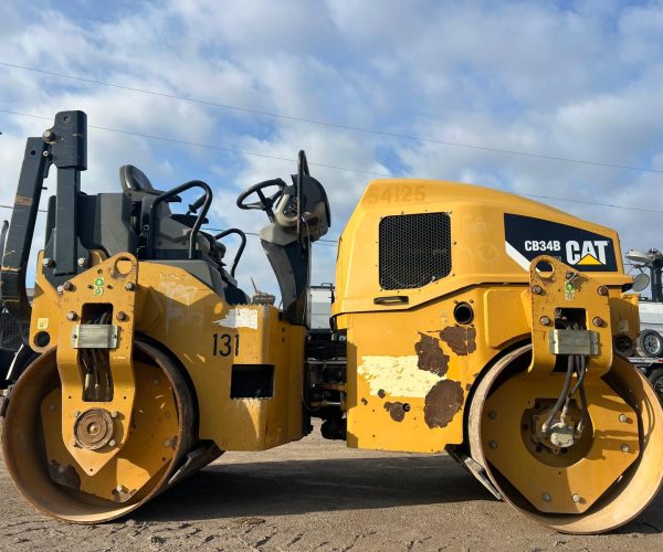 2015 CATERPILLAR CB34B XW DOUBLE DRUM VIBRATORY ROLLER 001
