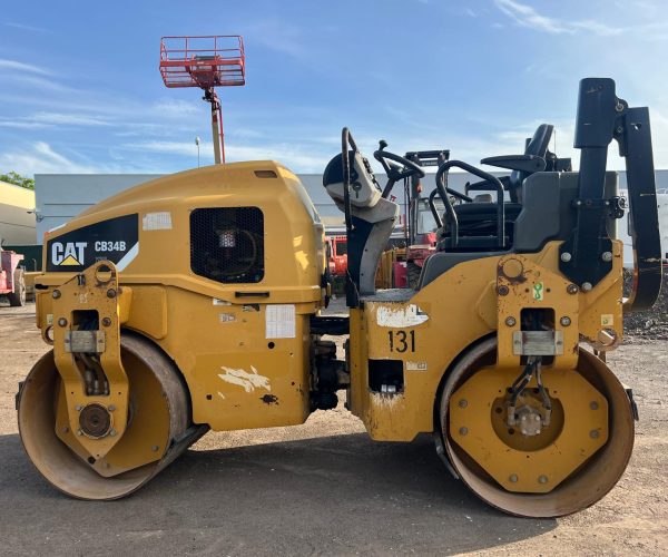 2015 CATERPILLAR CB34B XW DOUBLE DRUM VIBRATORY ROLLER 002