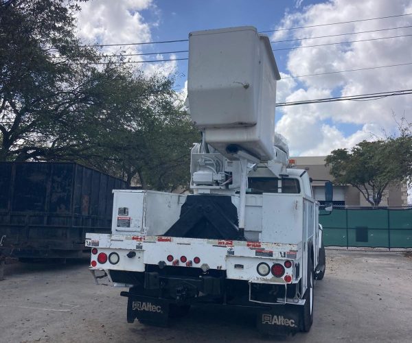2015 FREIGHTLINER AM 755 ALTEC 60 FT BUCKET DOUBLE BUCKET 005