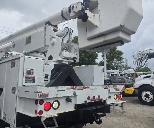 2015-FREIGHTLINER-AM-755-ALTEC-60-FT-BUCKET-DOUBLE-BUCKET-009