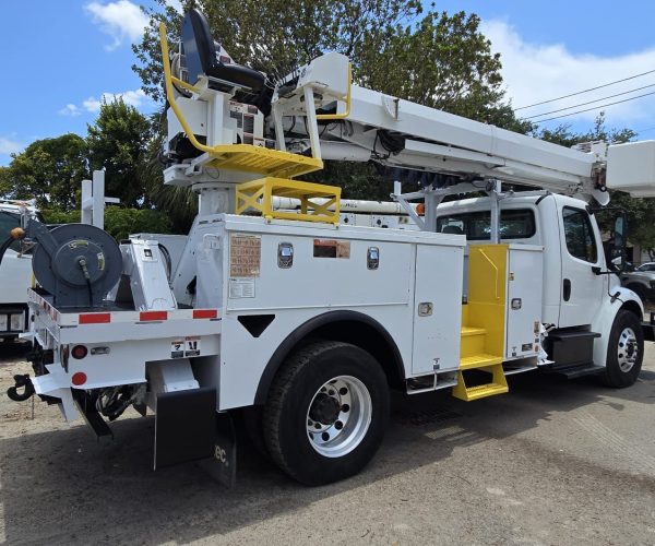 2015 FREIGHTLINER BUCKET TRUCK & DIGGER ALTEC DM47 47FT HEIGHT 004
