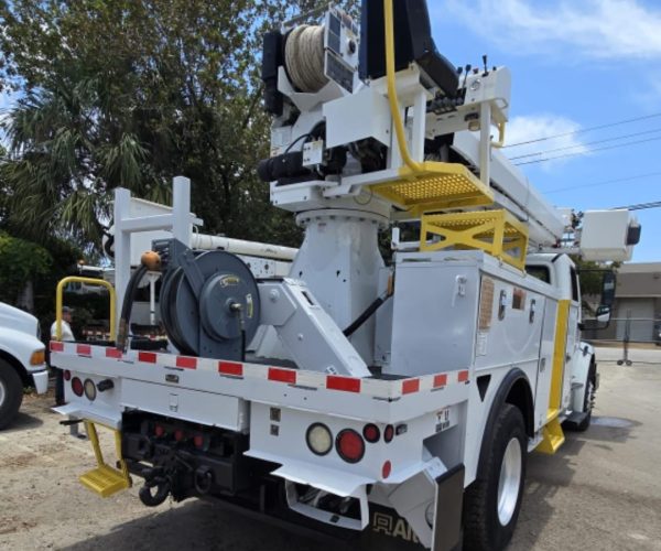 2015 FREIGHTLINER BUCKET TRUCK & DIGGER ALTEC DM47 47FT HEIGHT 006