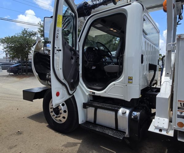2015 FREIGHTLINER BUCKET TRUCK & DIGGER ALTEC DM47 47FT HEIGHT 007