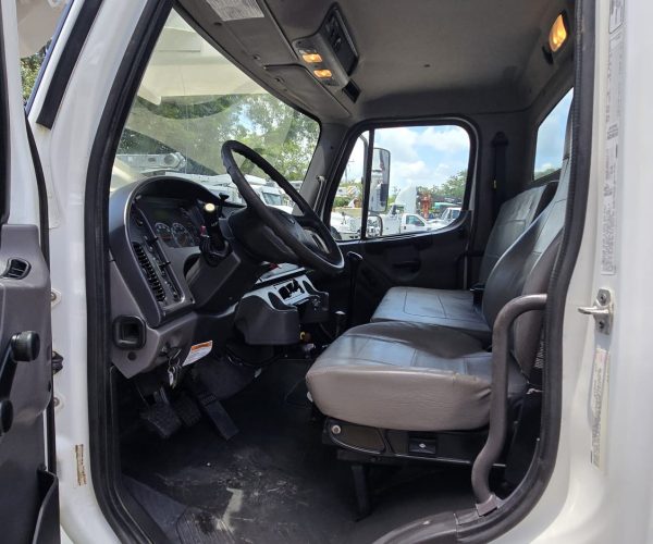 2015 FREIGHTLINER BUCKET TRUCK & DIGGER ALTEC DM47 47FT HEIGHT 008