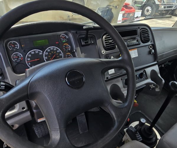 2015 FREIGHTLINER BUCKET TRUCK & DIGGER ALTEC DM47 47FT HEIGHT 010