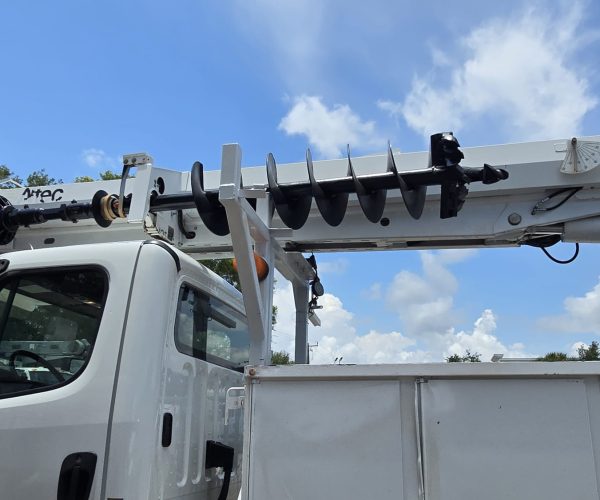 2015 FREIGHTLINER BUCKET TRUCK & DIGGER ALTEC DM47 47FT HEIGHT 014