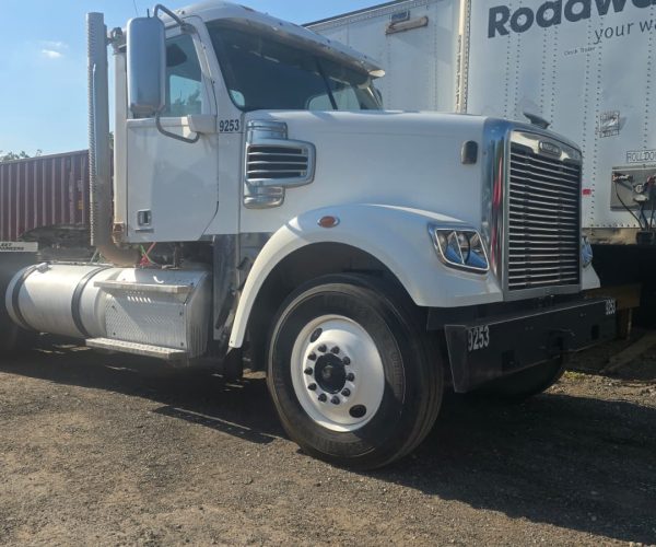 2015 FREIGHTLINER CORONADO DAY CAB W PTO PUMP 002