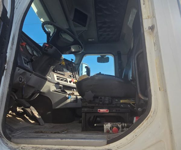2015 FREIGHTLINER CORONADO DAY CAB W PTO PUMP 004