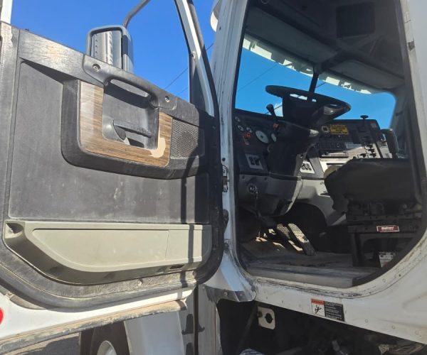 2015 FREIGHTLINER CORONADO DAY CAB W PTO PUMP 005