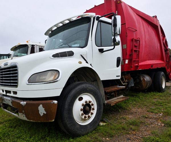 2015 FREIGHTLINER GARBAGE REAR LOADER TRUCK 20 YARDS CAPACITY 001
