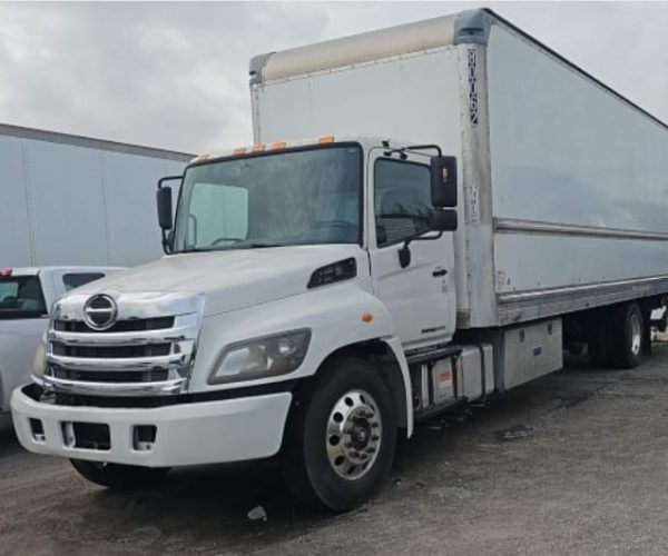 2015 HINO BOX TRUCK 26FT WITH ALUMINUM LIFT GATE, GRW 25.950 LBS 001