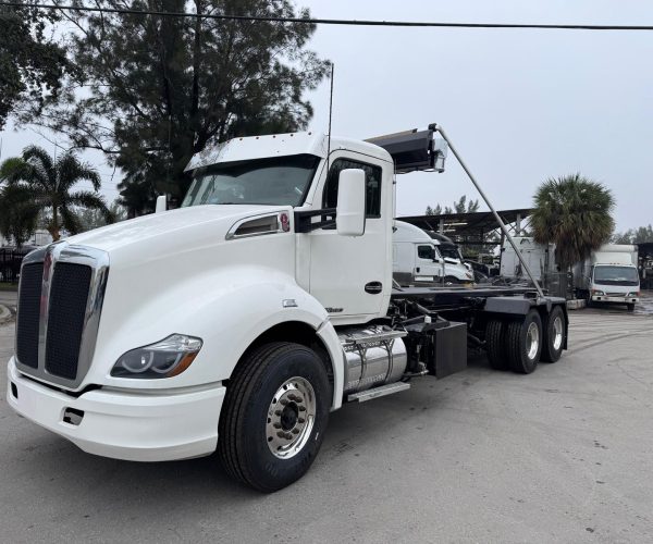 2015 KENWORTH T680 ROLL OFF TANDEM 001