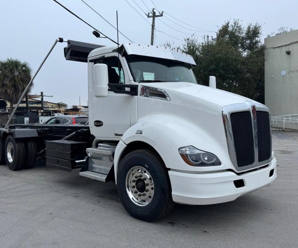 2015 KENWORTH T680 ROLL OFF TANDEM 002