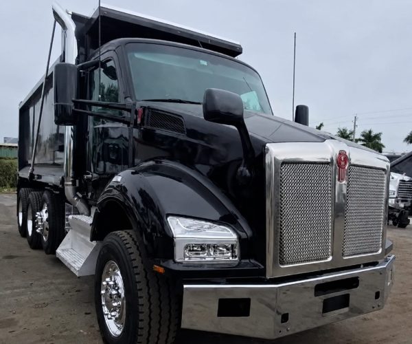 2015 KENWORTH T880 TRI-AXLE DUMP TRUCK 001