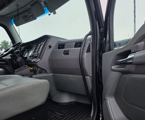 2015-KENWORTH-T880-TRI-AXLE-DUMP-TRUCK-012