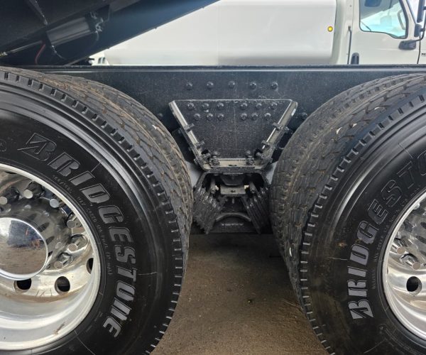 2015-KENWORTH-T880-TRI-AXLE-DUMP-TRUCK-015