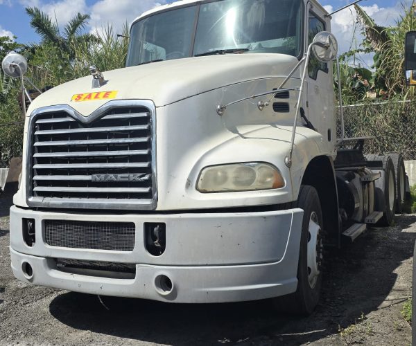 2015 MACK CXU613 DAY CAB TANDEM 002