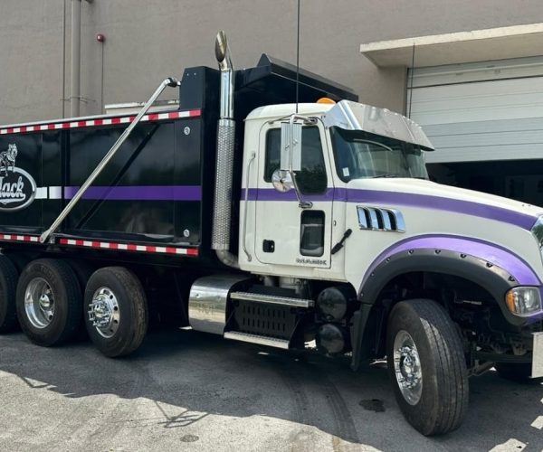 2015-MACK-GRANITE-DUMP-TRUCK-TRI-AXLE-013