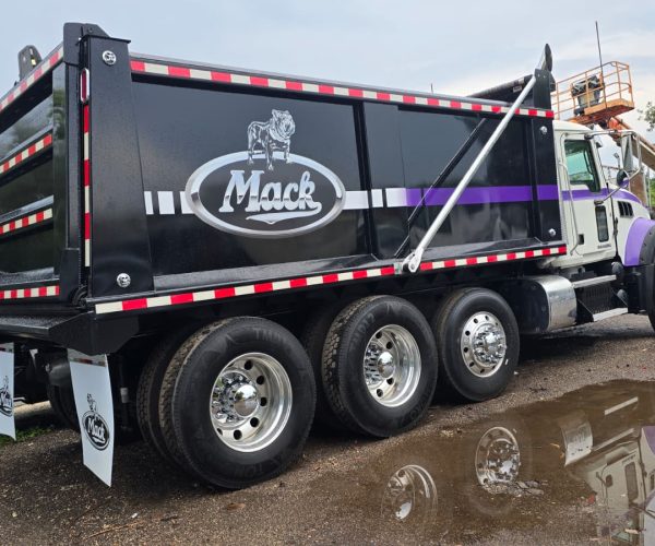 2015-MACK-GRANITE-DUMP-TRUCK-TRI-AXLE-015