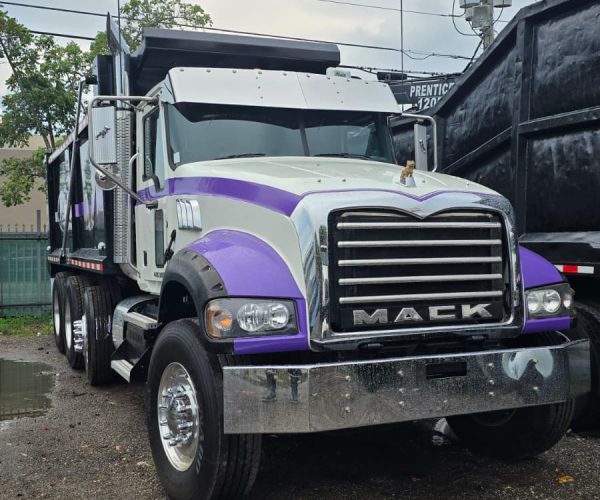 2015-MACK-GRANITE-DUMP-TRUCK-TRI-AXLE-017