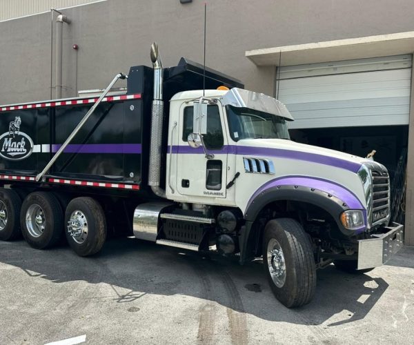2015 MACK GRANITE DUMP TRUCK TRI-AXLE STEEREABLE THIRD AXLE 001