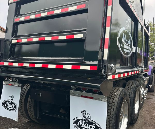 2015 MACK GRANITE DUMP TRUCK TRI-AXLE STEEREABLE THIRD AXLE 004
