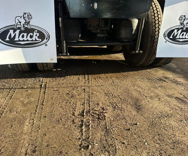2015 MACK GRANITE DUMP TRUCK TRI-AXLE STEEREABLE THIRD AXLE 014