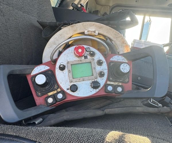 2015 PUTZMEISTER CONCRETE PUMP 32 METERS MOUNTED ON A 2015 MACK MR 007