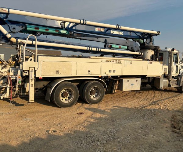 2015 SCHWING 36 METERS CONCRETE PUMP MOUNTED ON 2015 A MACK 001