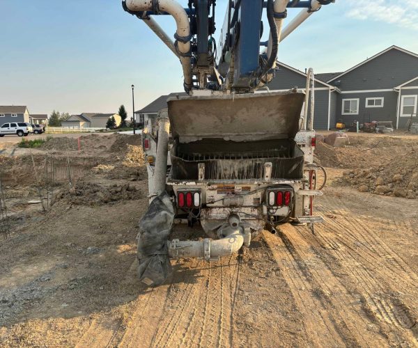 2015 SCHWING 36 METERS CONCRETE PUMP MOUNTED ON 2015 A MACK 003