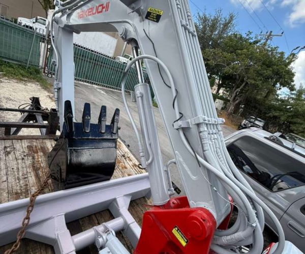 2015 TAKEUCHI TB125 MINI EXCAVATOR & 2006 UTILITY TANDEM TRAILER 005