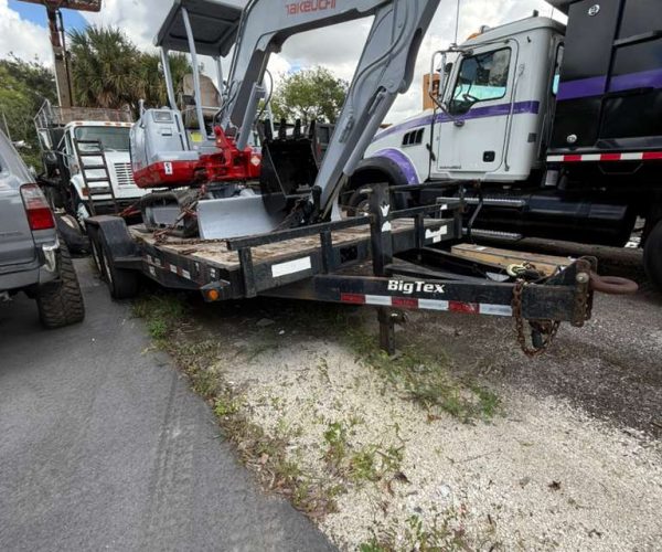 2015 TAKEUCHI TB125 MINI EXCAVATOR & 2006 UTILITY TANDEM TRAILER 007