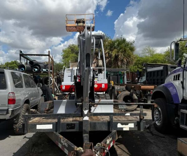 2015 TAKEUCHI TB125 MINI EXCAVATOR & 2006 UTILITY TANDEM TRAILER 009