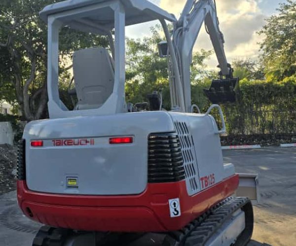 2015 TAKEUCHI TB125 MINI EXCAVATOR OPEN CAB 007