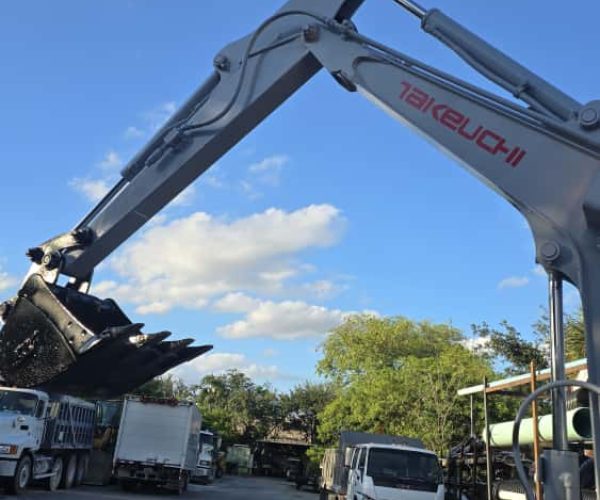2015 TAKEUCHI TB125 MINI EXCAVATOR OPEN CAB 008