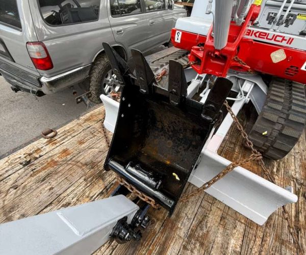 2015 TAKEUCHI TB125 MINI EXCAVATOR WITH OR WITHOUT 2006 UTILITY 012