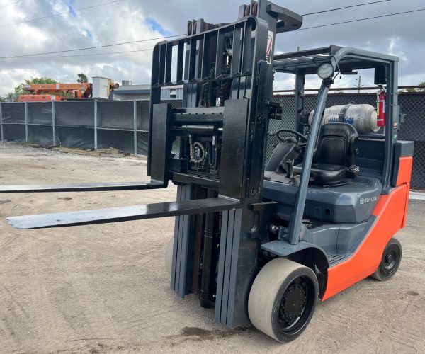 2015 TOYOTA FORKLIFT 8FGCSU-BCSLP LP GAS MAST FSV TRIPLE STAGE W SIDE SHIFTER 7000 LB CAPACITY 001
