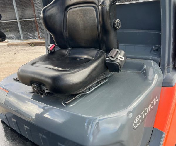2015 TOYOTA FORKLIFT 8FGCSU-BCSLP LP GAS MAST FSV TRIPLE STAGE W SIDE SHIFTER 7000 LB CAPACITY 010