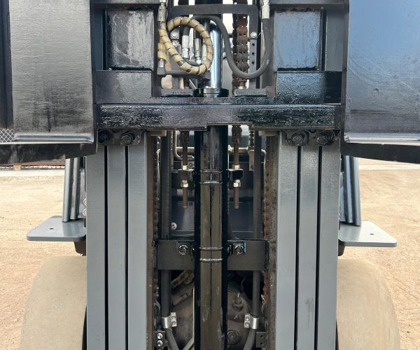 2015 TOYOTA FORKLIFT 8FGCSU-BCSLP LP GAS MAST FSV TRIPLE STAGE W SIDE SHIFTER 7000 LB CAPACITY 011