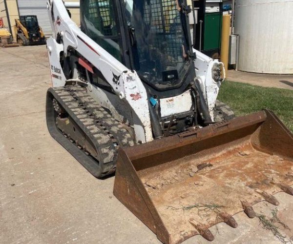 2016 BOBCAT 590 SKID STEER ENCLOSED CAB 002