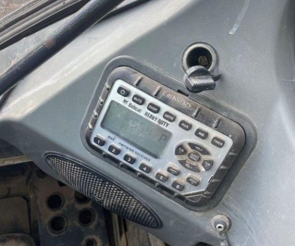 2016 BOBCAT 590 SKID STEER ENCLOSED CAB 008