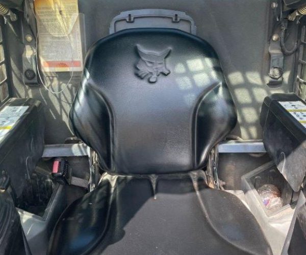 2016 BOBCAT 590 SKID STEER ENCLOSED CAB 009