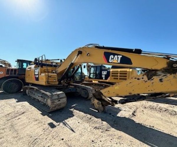 2016-CATERPILLAR-330Fl-EXCAVATOR-A-ENCLOSED-AC-COMES-WITH-BUCKET-002