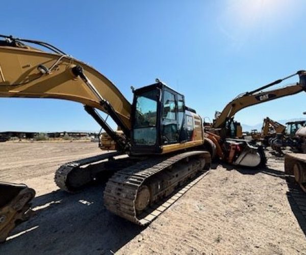 2016-CATERPILLAR-330Fl-EXCAVATOR-A-ENCLOSED-AC-COMES-WITH-BUCKET-005