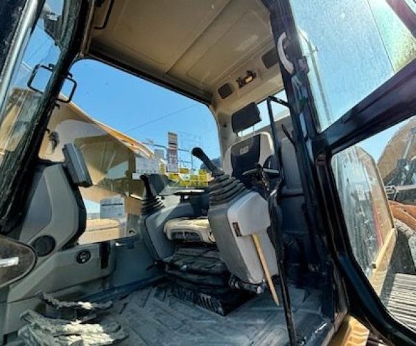 2016-CATERPILLAR-330Fl-EXCAVATOR-A-ENCLOSED-AC-COMES-WITH-BUCKET-007