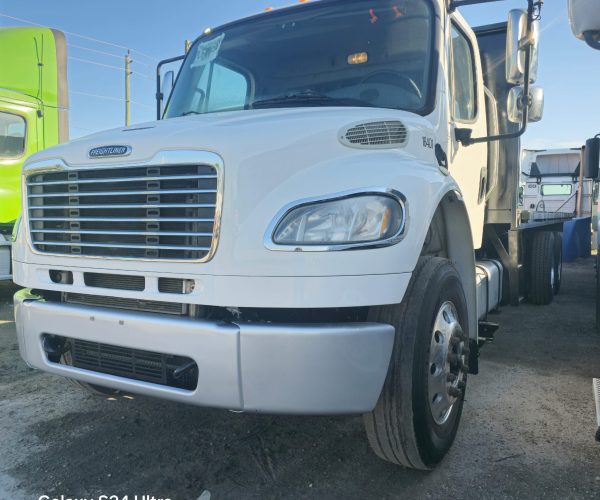 2016 FREIGHTLINER FLAT BED TANDEM 26FT 001